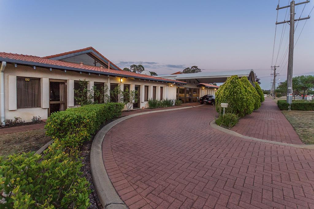 Banksia Motel Collie Exterior photo